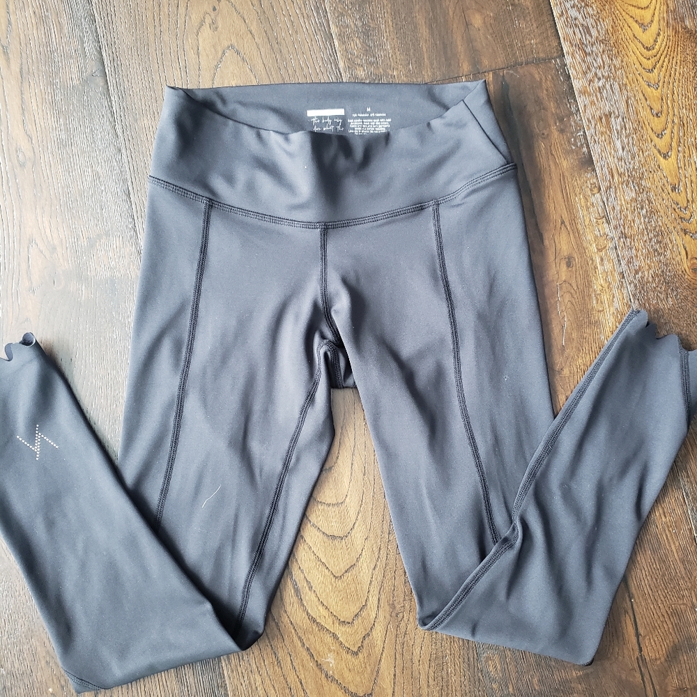 Vie Active Crop Scallop Leggings